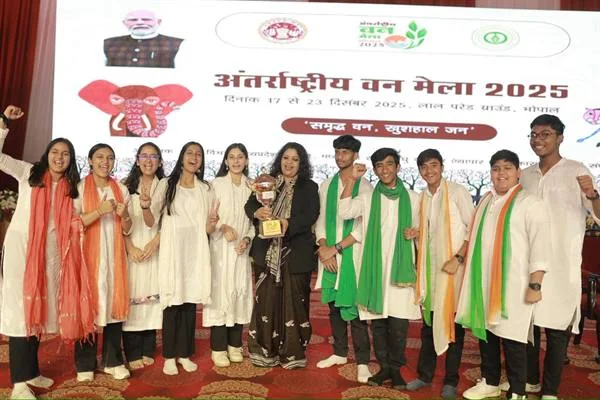भोपाल लाल परेड पर अंतर्राष्ट्रीय वन मेले का दृश्य